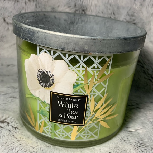 White Tea & Pear 3-Wick Candle from Bath & Body Works (2018) BBW - Picture 1 of 3